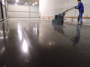 南京MG汽车厂房地坪固化 地坪打蜡 地面划线等项目有南京伊洁特斯公司施工