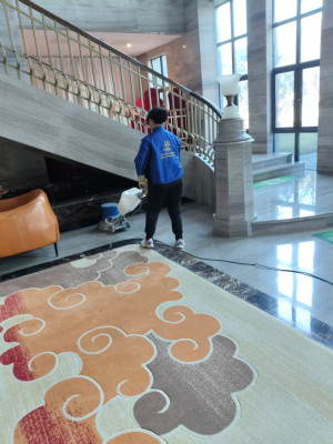 南京兵种大学宾馆大理石抛光 地毯清洗 室外地面养护 沙发清洗 床头柜清洗项目由南京伊洁特斯公司完成