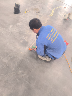 江苏新恒基装备股份有限公司厂房地面固化，龟裂纹修补项目由南京伊洁特斯环境科技有限公司施工