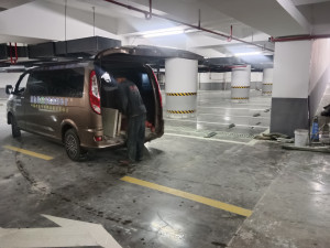 江苏华旺集团句容拆迁安置房车库固化，交通划线项目由南京伊洁特斯环境科技有限公司施工中