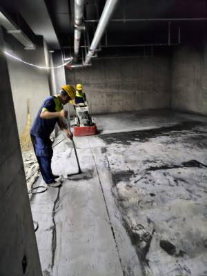 中核集团车库金刚砂地面固化项目由南京伊洁特斯环境科技有限公司施工中
