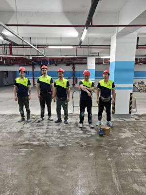 中国十七冶总部车库环氧地坪施工由南京伊洁特斯环境科技有限公司进行中